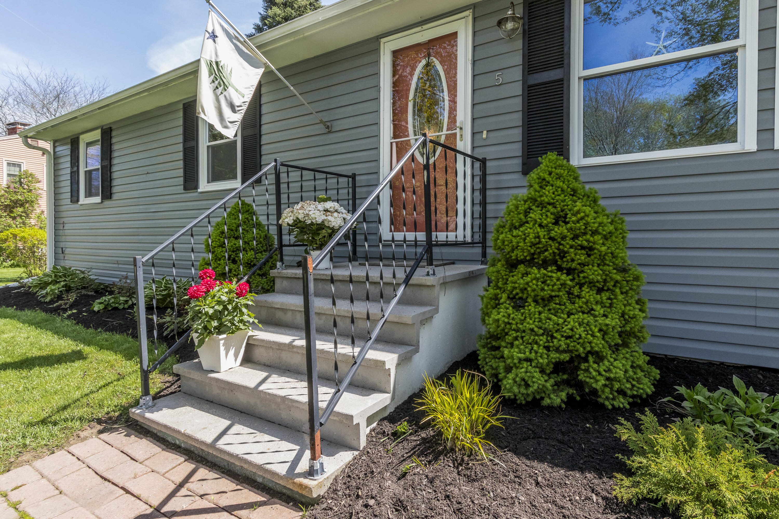 5 Mcauley Road Cape Elizabeth ME 04107