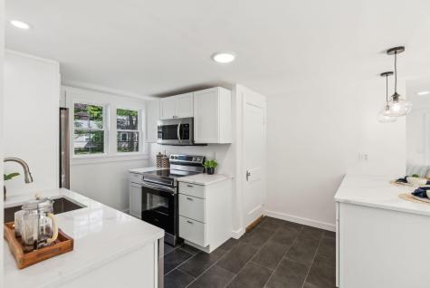 529 Mitchell Road Cape Elizabeth ME 04107