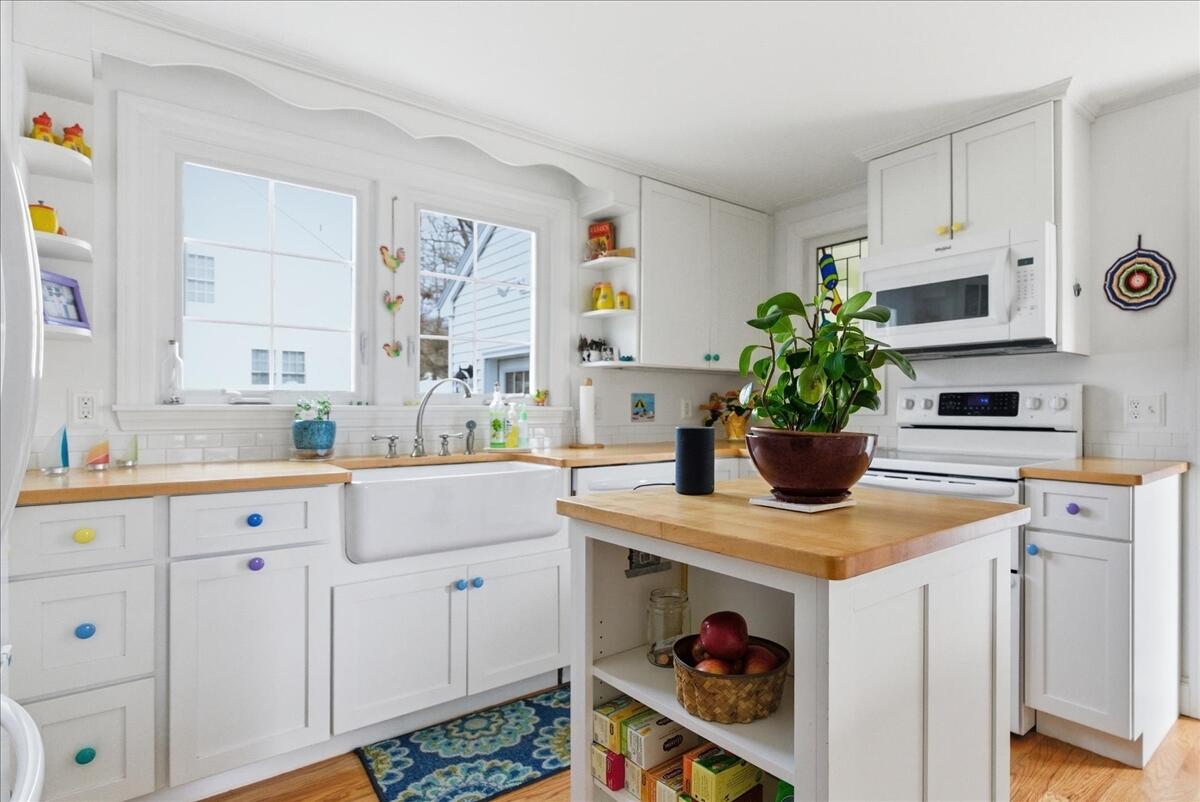15 Grover Road Cape Elizabeth ME 04107