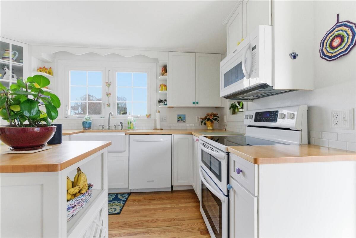 15 Grover Road Cape Elizabeth ME 04107