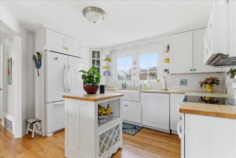 15 Grover Road Cape Elizabeth ME 04107