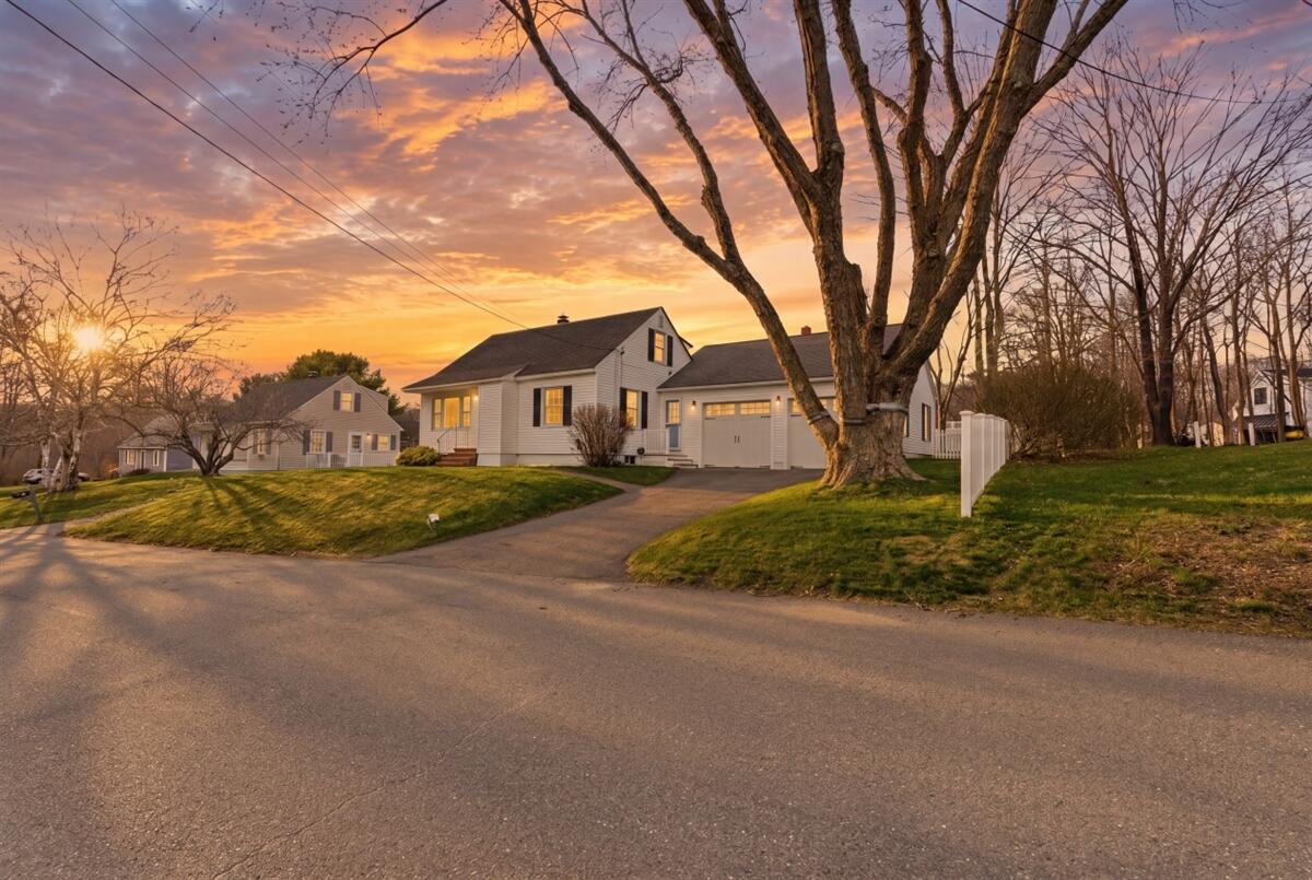 15 Grover Road Cape Elizabeth ME 04107
