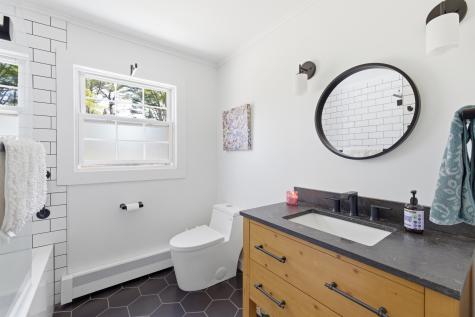 357 River Road Topsham ME 04086