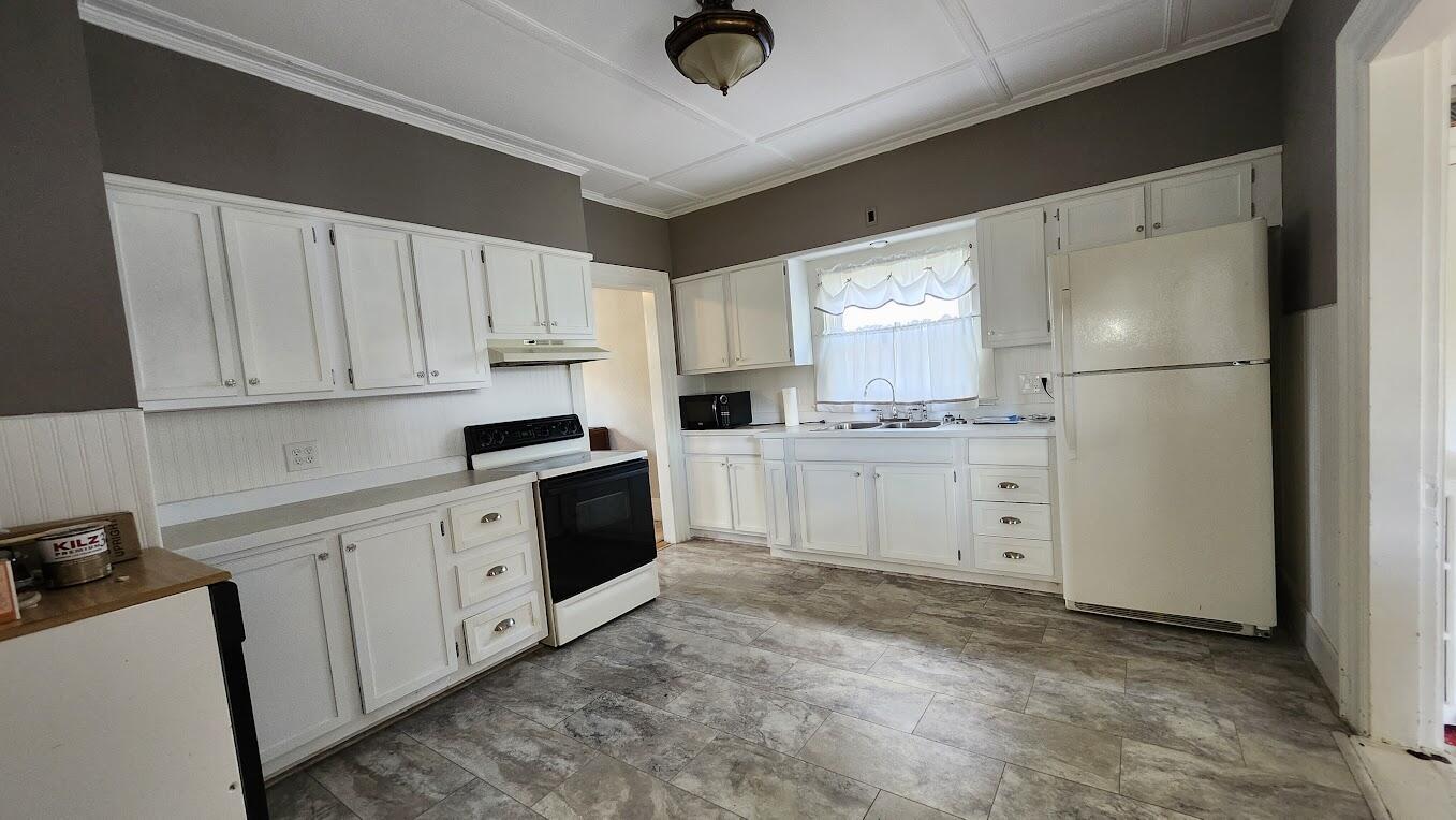 17 Bates Street Millinocket ME 04462
