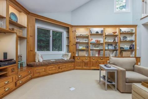 9 Hemlock Lane Falmouth ME 04105