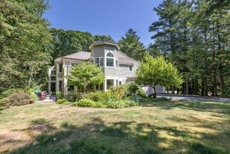 9 Hemlock Lane Falmouth ME 04105