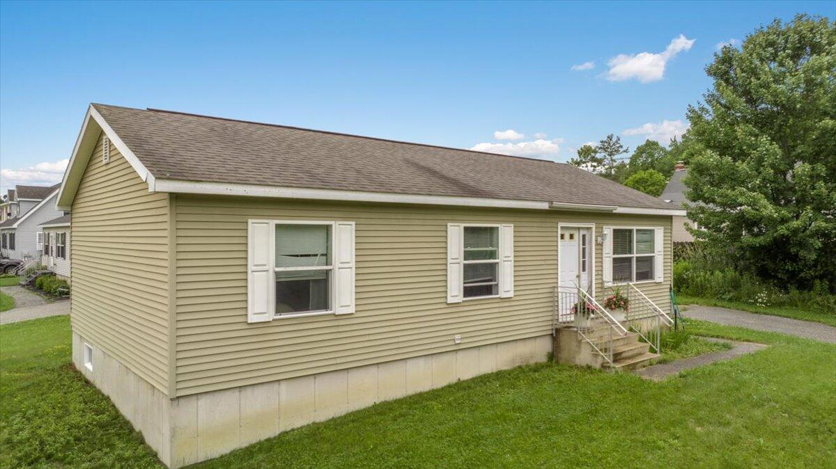 3 Chelsea Lane Lewiston ME 04240