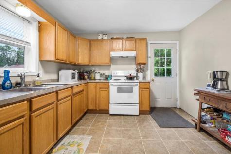3 Chelsea Lane Lewiston ME 04240