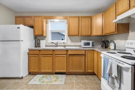 3 Chelsea Lane Lewiston ME 04240
