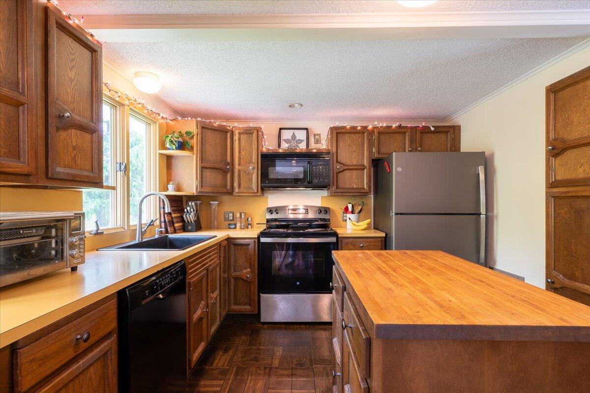 40 Shaw Avenue Rockland ME 04841