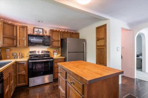 40 Shaw Avenue Rockland ME 04841