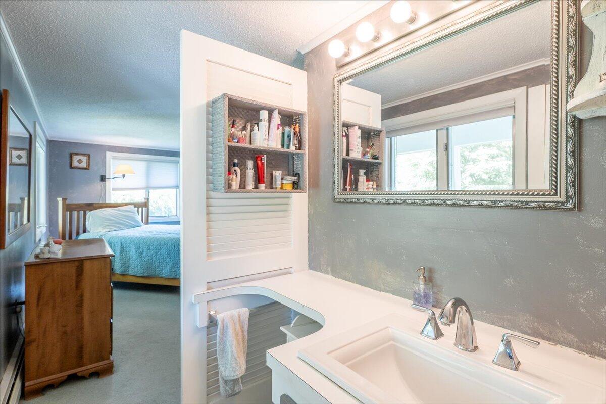 40 Shaw Avenue Rockland ME 04841