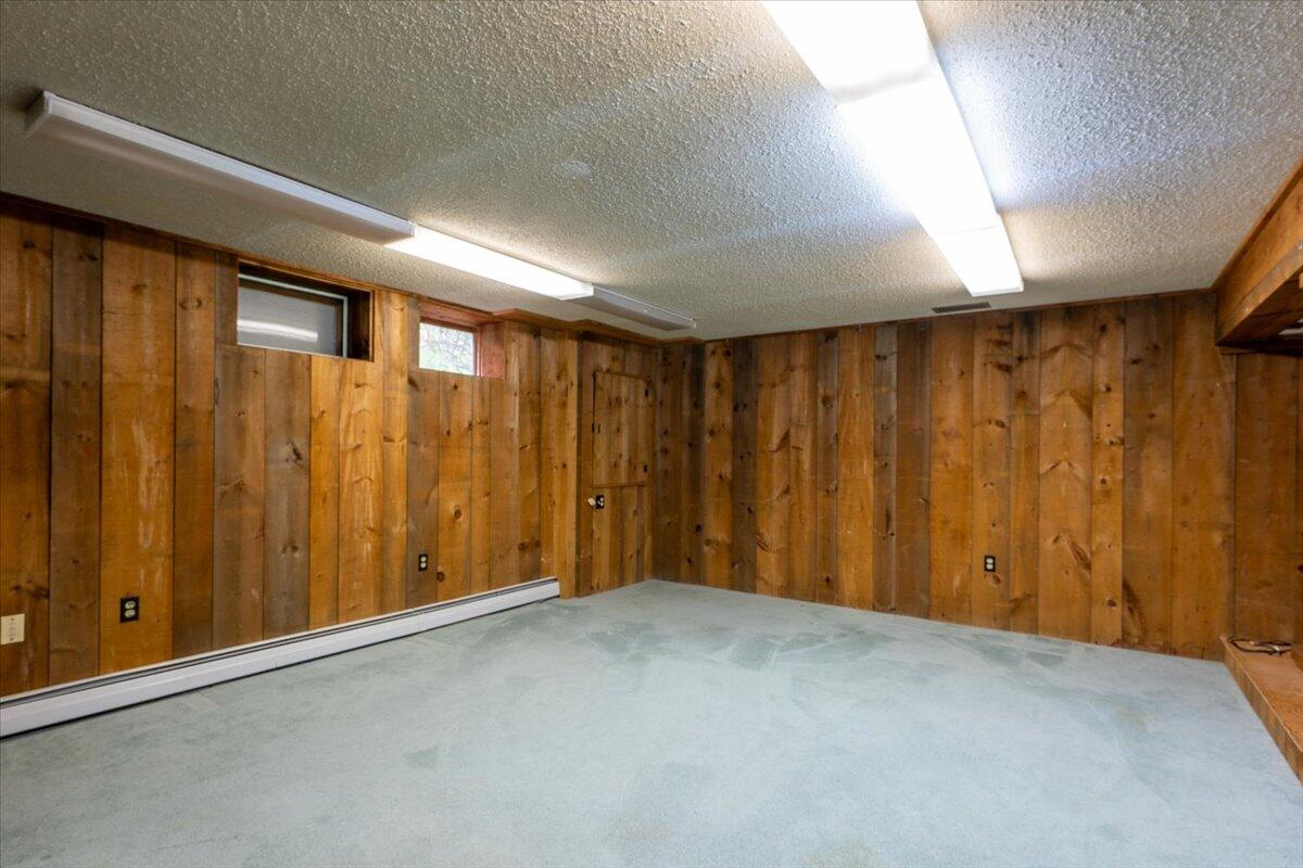 40 Shaw Avenue Rockland ME 04841