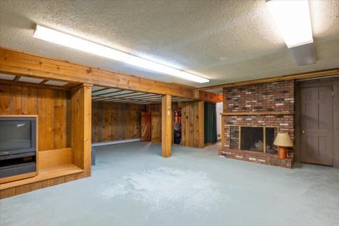 40 Shaw Avenue Rockland ME 04841