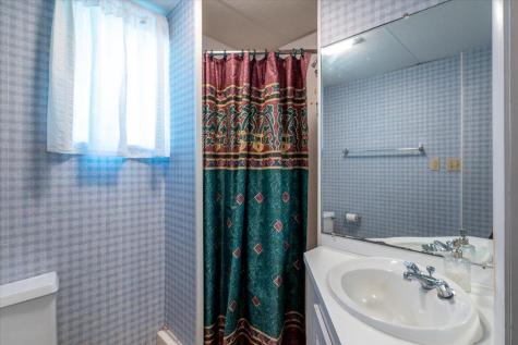 40 Shaw Avenue Rockland ME 04841