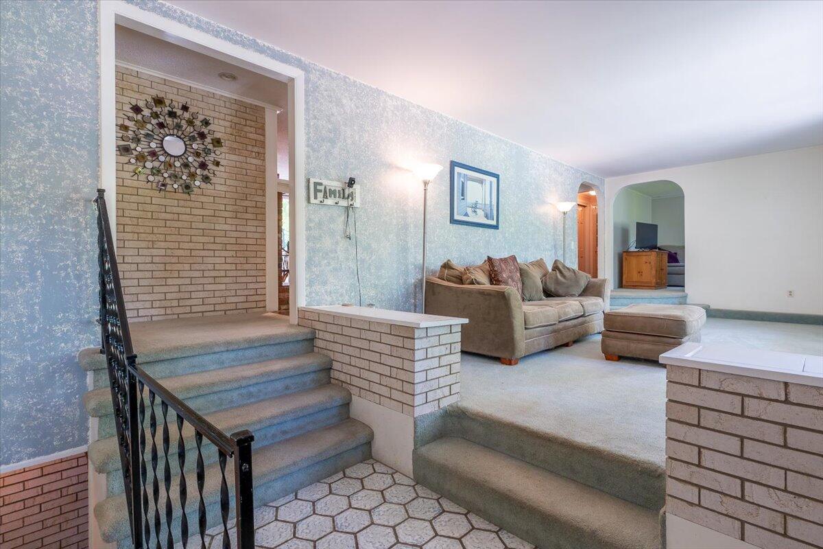 40 Shaw Avenue Rockland ME 04841