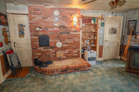 19 Knox Road Peru ME 04290