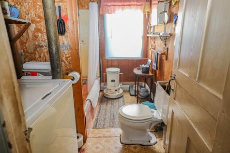 19 Knox Road Peru ME 04290