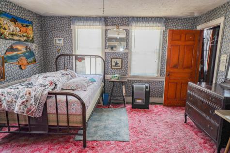 19 Knox Road Peru ME 04290