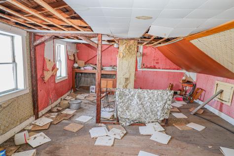 19 Knox Road Peru ME 04290