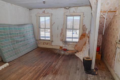 19 Knox Road Peru ME 04290