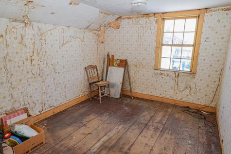 19 Knox Road Peru ME 04290