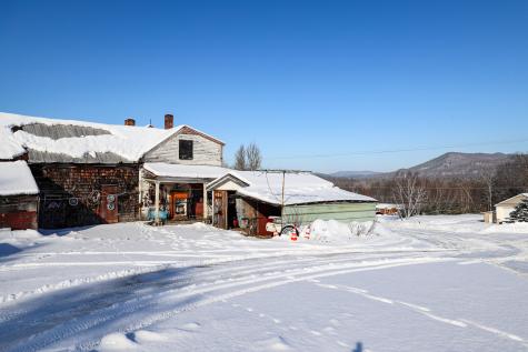 19 Knox Road Peru ME 04290