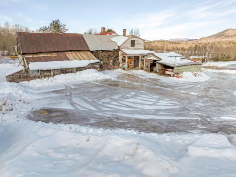 19 Knox Road Peru ME 04290