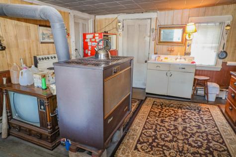 19 Knox Road Peru ME 04290