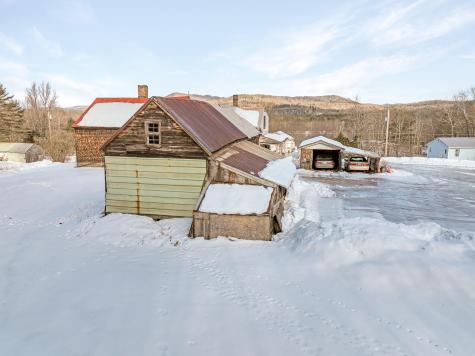 19 Knox Road Peru ME 04290