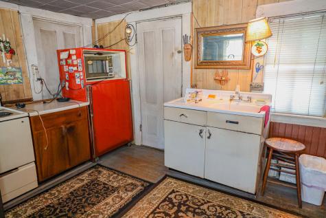 19 Knox Road Peru ME 04290