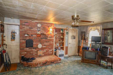 19 Knox Road Peru ME 04290