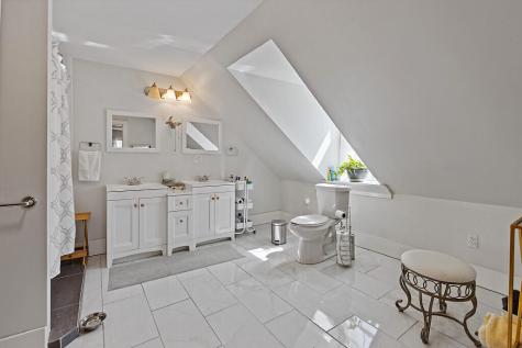 184 Highland Avenue Gardiner ME 04345