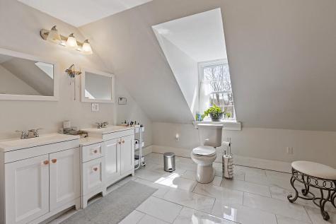 184 Highland Avenue Gardiner ME 04345