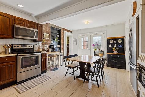 184 Highland Avenue Gardiner ME 04345