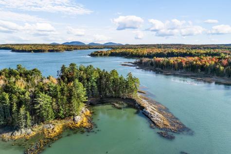 82 Falcon Lane Lamoine ME 04605