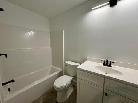 4 Colonial Drive Raymond ME 04071