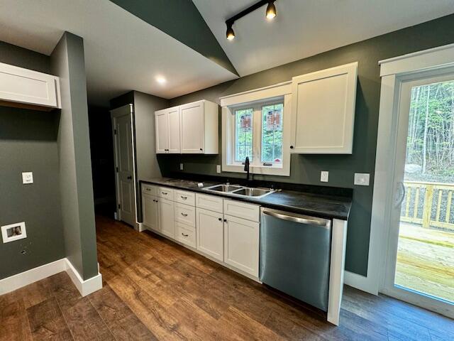 4 Colonial Drive Raymond ME 04071