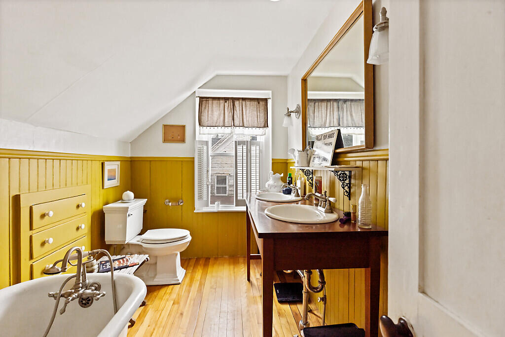131 Brunswick Avenue Gardiner ME 04345