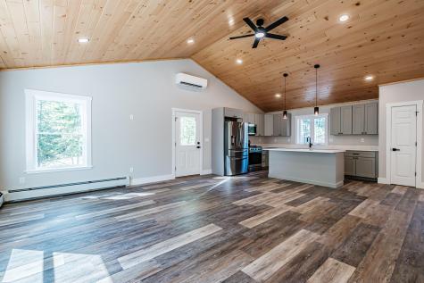 25 Lydia Lane Norway ME 04268