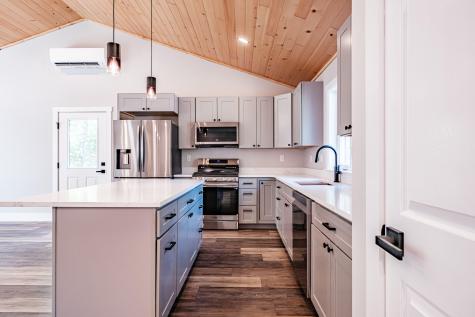 25 Lydia Lane Norway ME 04268