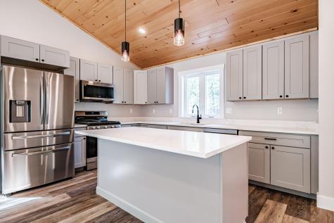 25 Lydia Lane Norway ME 04268