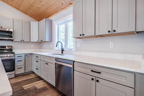 25 Lydia Lane Norway ME 04268