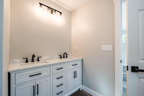 25 Lydia Lane Norway ME 04268