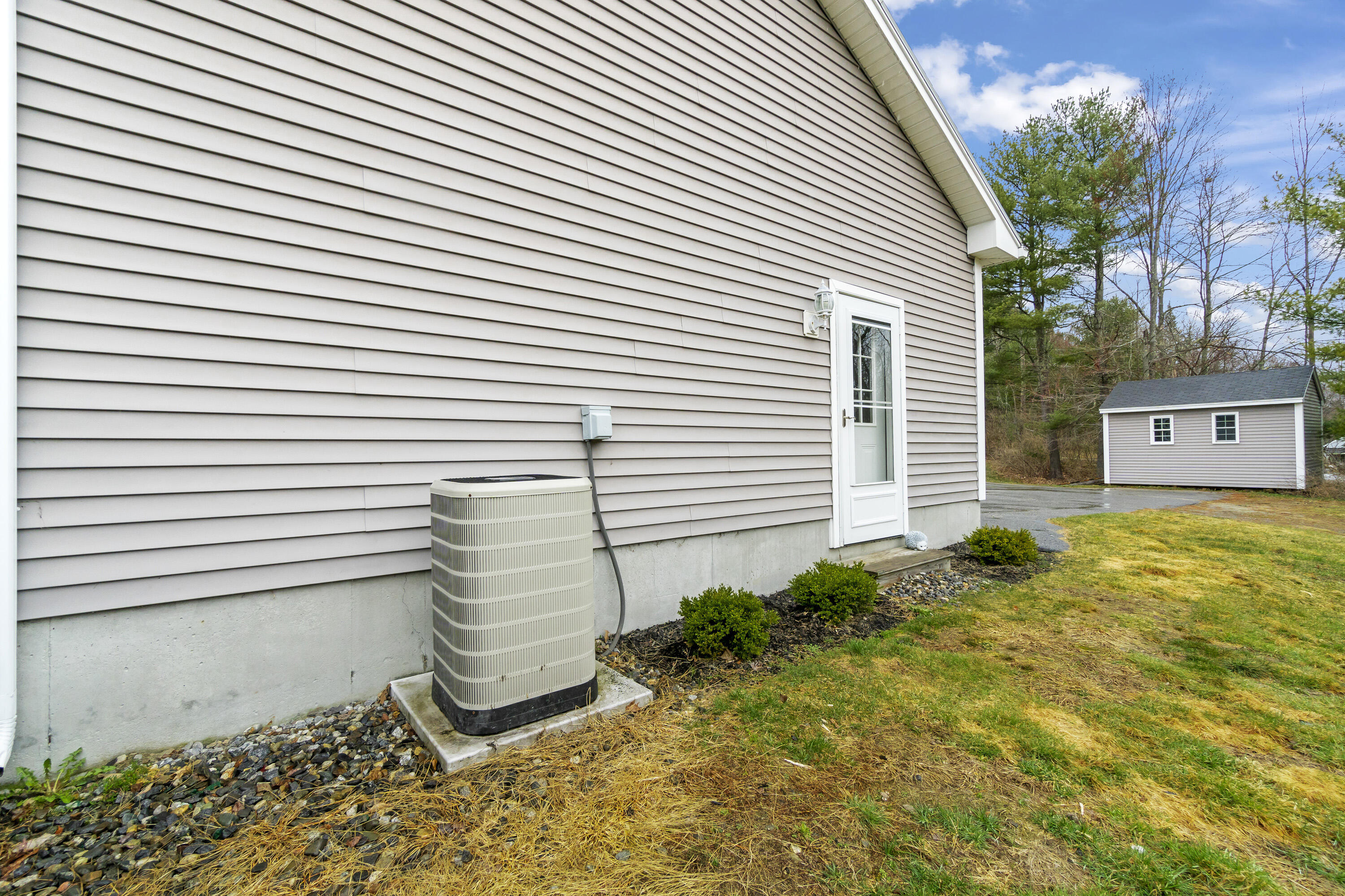 4 Meadow Way Richmond ME 04357