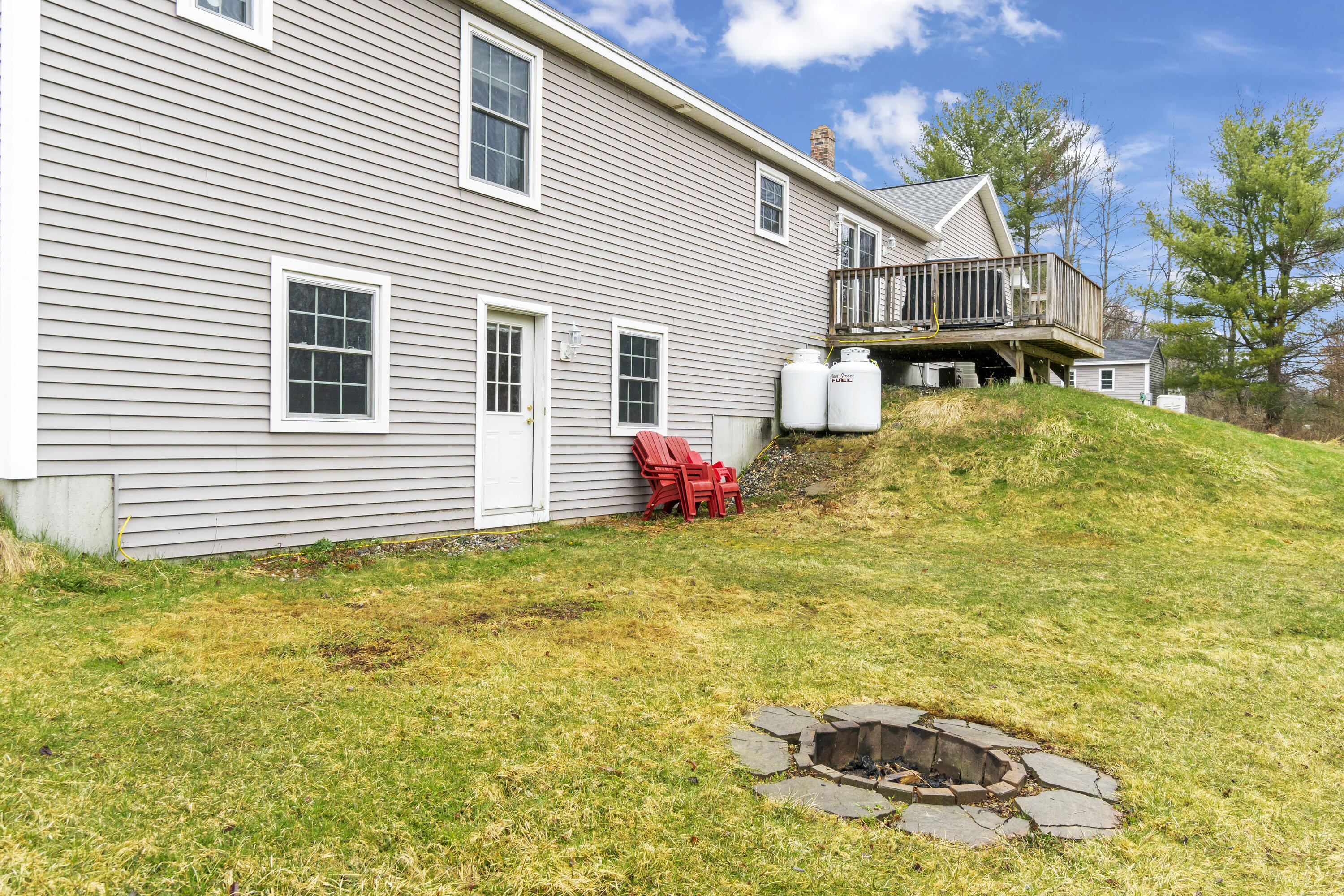 4 Meadow Way Richmond ME 04357