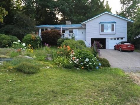35 Bay Village Road Naples ME 04055