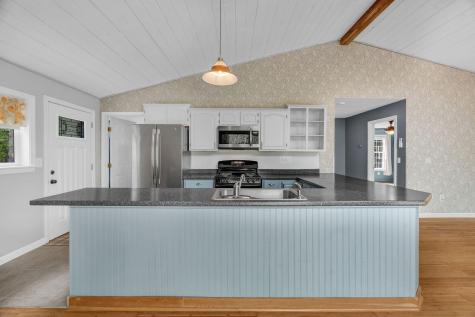 21 Hall Lane Norway ME 04268