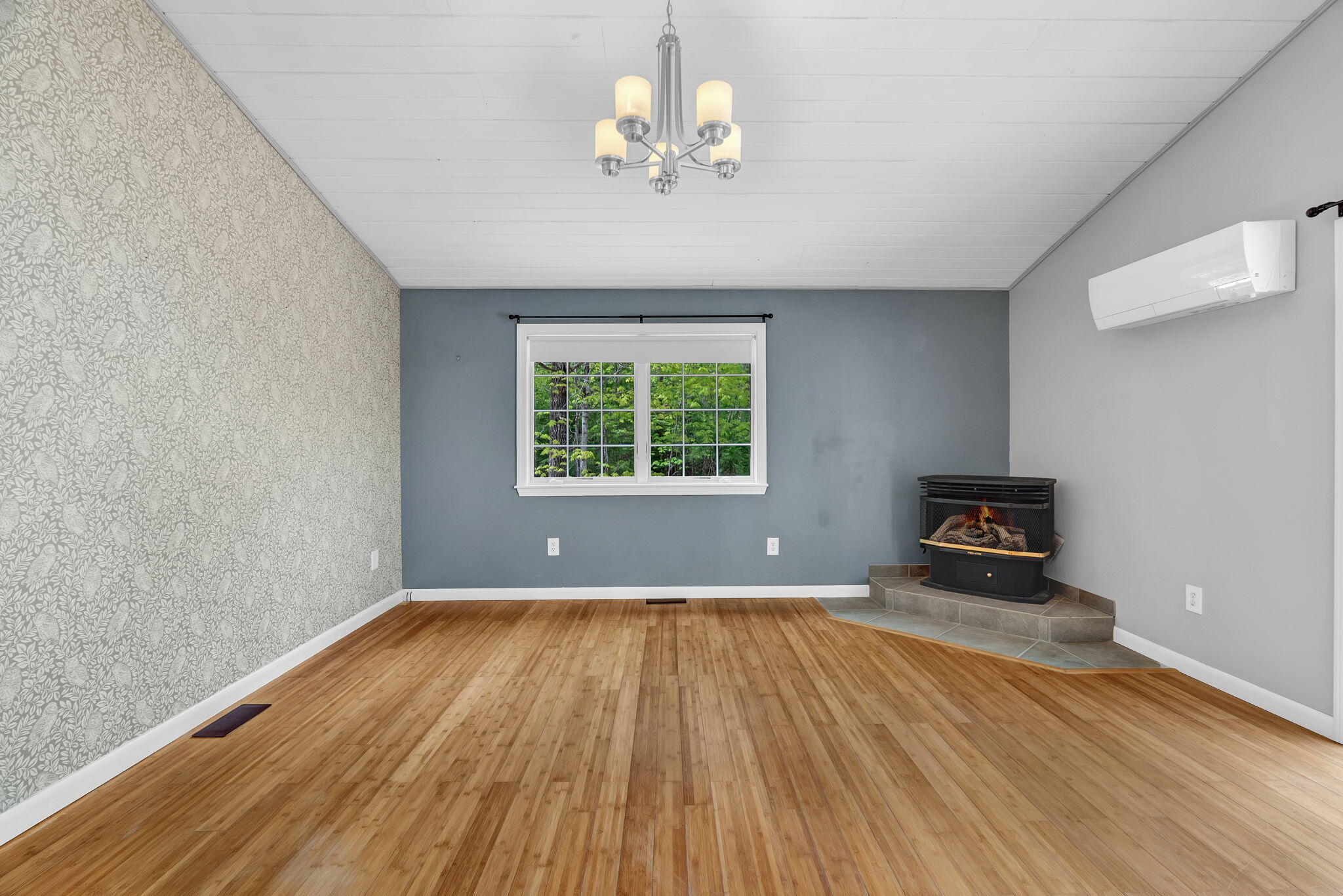 21 Hall Lane Norway ME 04268