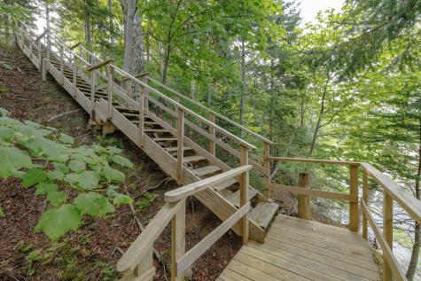 32 Fox Run Lamoine ME 04605